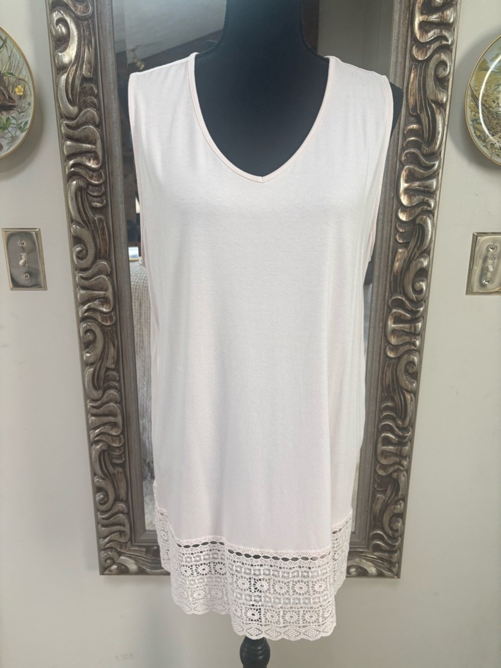 Chicos Pale Pink Sleeveless V-Neck Lace Crochet Hem Tank Top Size XL-16